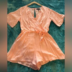 Francesca’s: A Peachy Dream, Scallop, Lined Romper 🍑